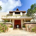 Chic Retreat With Wellness Amenities