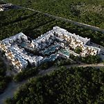 2-Story Penthouse With Private Jacuzzi 5 Min Beach