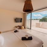 Private Oasis Mistiq, Rooftop Pool, Beach Shuttle