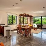 Modern 1Br Jungle View Retreat In Humana With Rooftop Pool