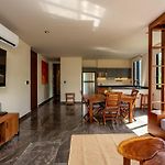 Modern 1Br Jungle View Retreat In Humana With Rooftop Pool