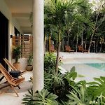Attha Bliss Swim Up
