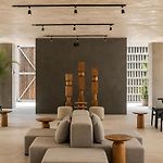 Romantic Jungle Studio, Rooftop Pool & Lounge