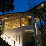Romantic Star Bath Suite, Cave Pool & Yoga Center