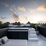 The Four Luxury Villas, 8 Pools, 15 Brs, 38 Pax