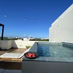 Sky Pool Suite - 4 Guests - Near The Beach