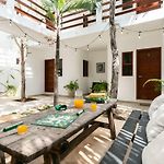 Standard Rooms By Guruhotel