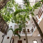 Standard Rooms By Guruhotel