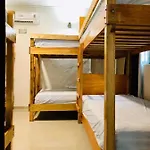 Banana Hotel 2*
