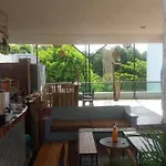 Banana Hotel 2*