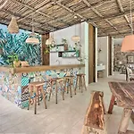 Modern Tulum Condo - 4 Mi To Mayan Ruins!