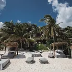 Nest Hotel 4*