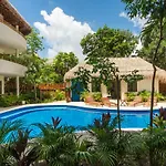 Apartamento Poolside Bliss With Private Terrace And Jacuzzi Tulum