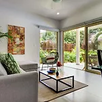 Apartamento Poolside Bliss With Private Terrace And Jacuzzi *