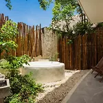 Apartamento Poolside Bliss With Private Terrace And Jacuzzi Tulum
