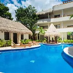 Poolside Bliss With Private Terrace And Jacuzzi Apartamento *