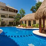 Apartamento Poolside Bliss With Private Terrace And Jacuzzi *