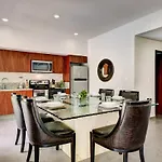 Poolside Bliss With Private Terrace And Jacuzzi Apartamento *
