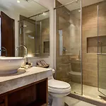 Poolside Bliss With Private Terrace And Jacuzzi Apartamento Tulum
