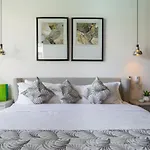 Hotel-Style Room In Condominium With Gym And Spa Included