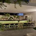 In La Veleta For 16 Guests