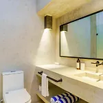 Gorgeous Flowy Space With Wrap-around Private Pool Apartamento *