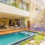 Apartamento Gorgeous Flowy Space With Wrap-around Private Pool *