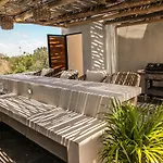 Macondo Apartahotel