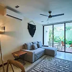 Odyssey - Private Plunge Pool & Club Access *
