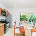 Perfectly Situated Between The Beach & Town By Stella Apartment *