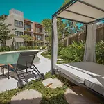Macondo Apartahotel