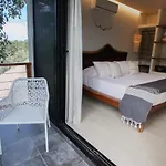 Macondo 4*