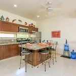Perfectly Situated Between The Beach & Town By Stella Apartment *