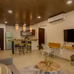 Macondo Apartahotel