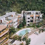 Macondo 4*