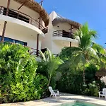 Tua Large Comfortable Pool Parking Space Tulum
