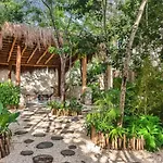 Luxury Jungle 2Bd Condo, Fast Wifi, Private Pool