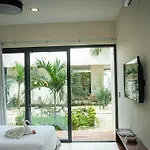 Moonshine & Hotel 3*