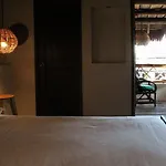 L Hotelito