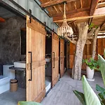 Meteora & Coffeehouse Tulum