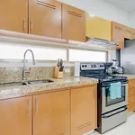 Perfectly Situated Between The Beach & Town By Stella Apartment *