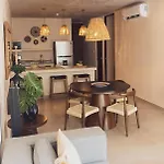 2 Bed Bath For 5 A 102 Hotel