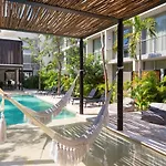 Stylish For 4 Rooftop & Pool Access Hotel *