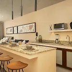 Modern Pool Access Near Downtown A105 Hotel *