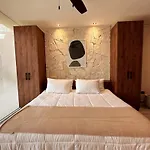 Beautiful Penthouse Studio With Private Terrace And Jacuzzi