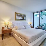 Omara 2-Br Pool - Tropical 2-Br Condo With Private Pool + Amenities!