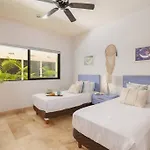 Crlstalida Swim Up & Free Bikes By Casa Paraiso Apartment *