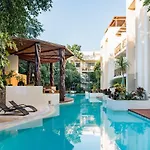 Stylish 2b With Direct Pool Access In Aldea Zama *