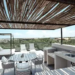Impeccable Penthouse With Private Rooftop Pool!