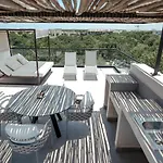 Impeccable Penthouse With Private Rooftop Pool!
